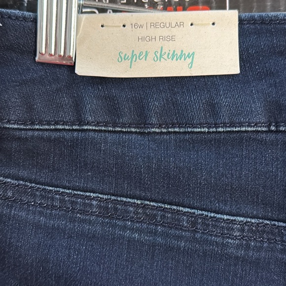 Maurices Women’s Skinny Jeans - Picture 8 of 9